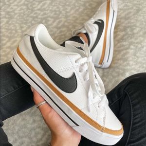 New Authentic Nike Court Legacy WOMENS